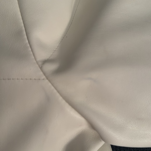 Chelsea DeBoer Winter White Faux Leather Puffer Coat, Large, NWT - Picture 9 of 9